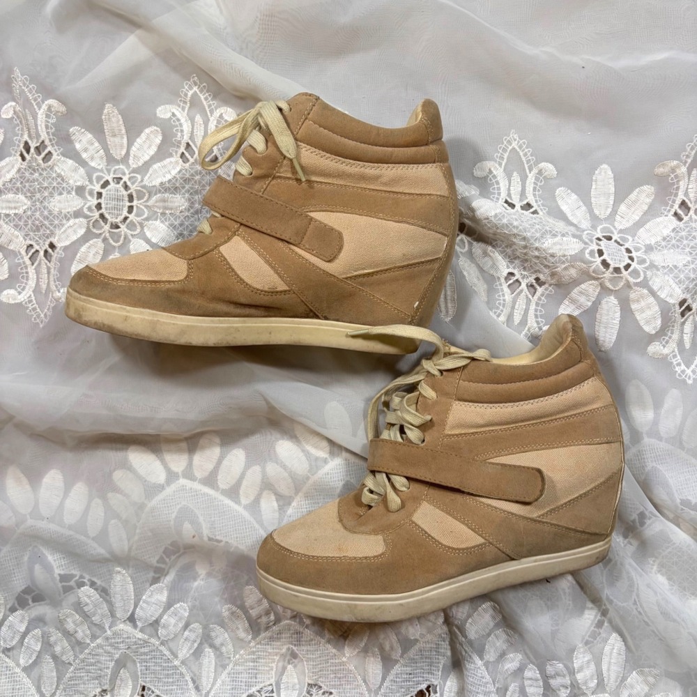 Y2K Wedge Sneakers Soda Tan Faux Suede Canvas Hidden Wedge Sneakers Strap Size 8